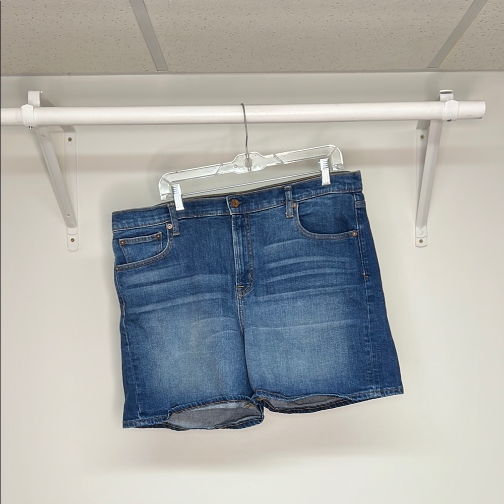 GAP Classic Blue Denim Shorts High Rise 4‎ in Inseam- 33